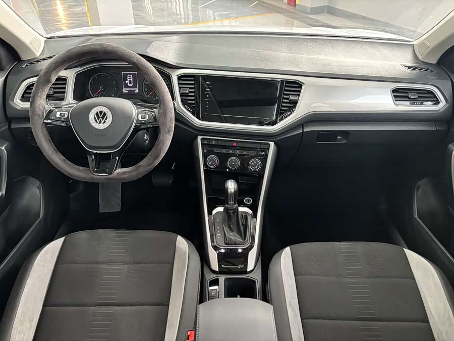 Volkswagen T-Roc 2021 car image #7