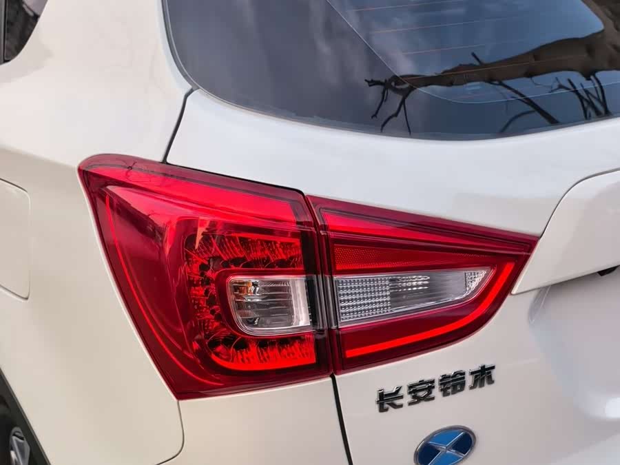 Suzuki SX4 S-CROSS 2018 imagem de carro #7