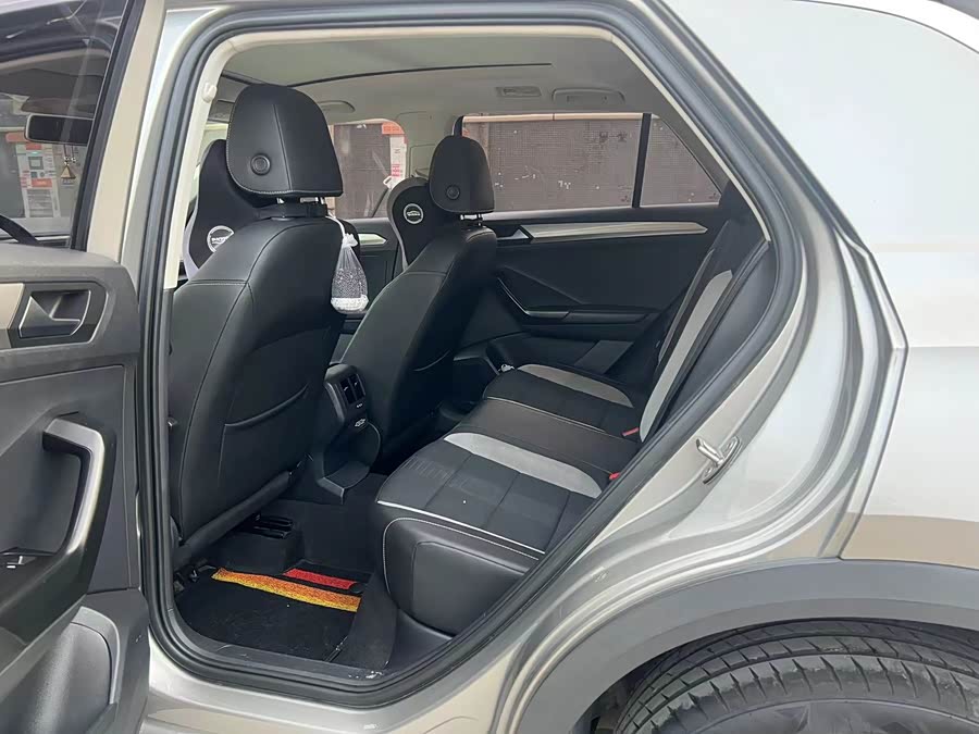 Volkswagen T-Roc 2020 car image #7
