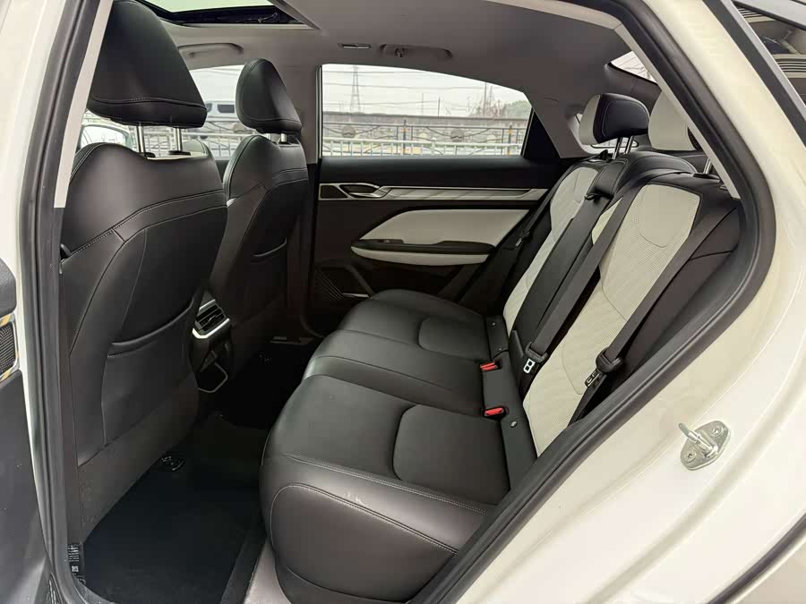 GEELY Emgrand L 2022 immagine di auto #7