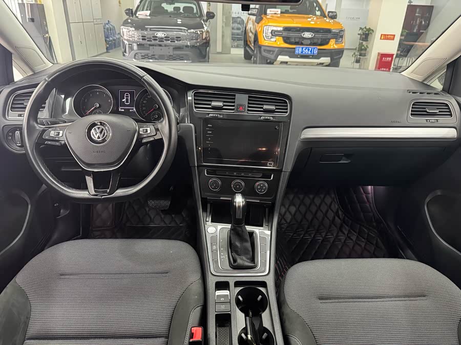 Volkswagen Golf 2020 car image #7