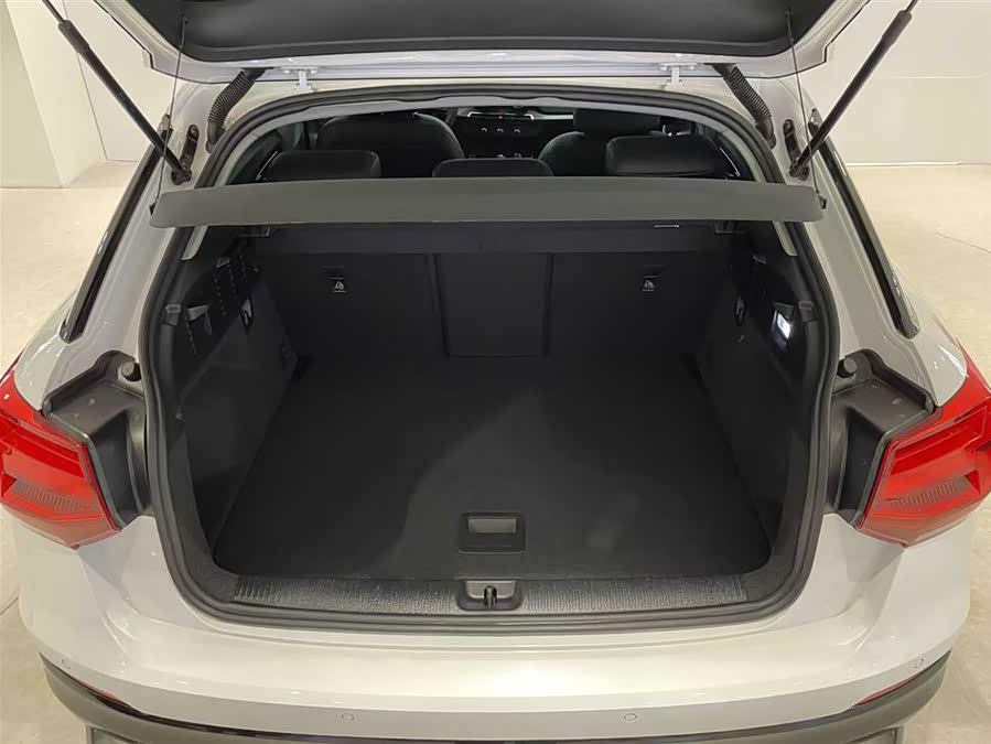 Audi Q2L 2020 car image #7