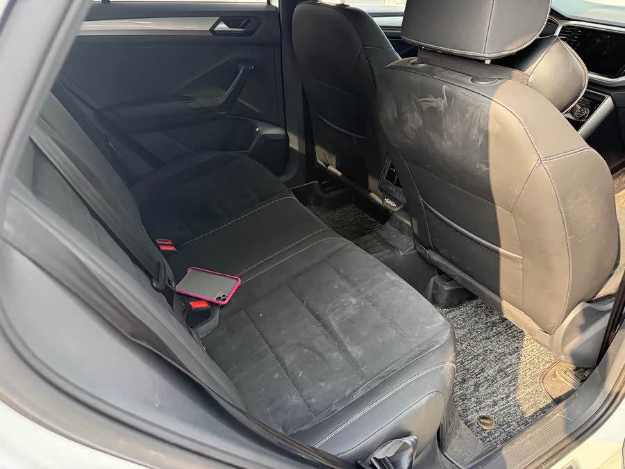Volkswagen T-Roc 2022 car image #7