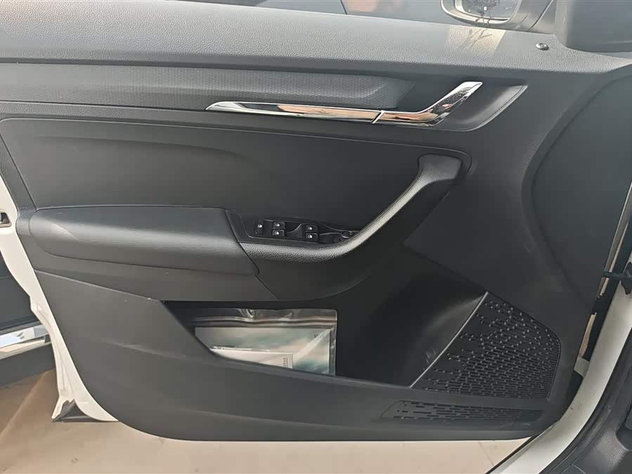 Skoda Kamiq 2023 imagen de coche #7