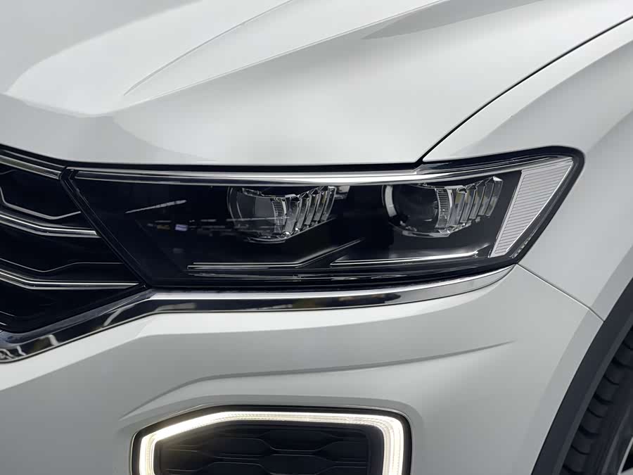 Volkswagen T-Roc 2022 car image #7