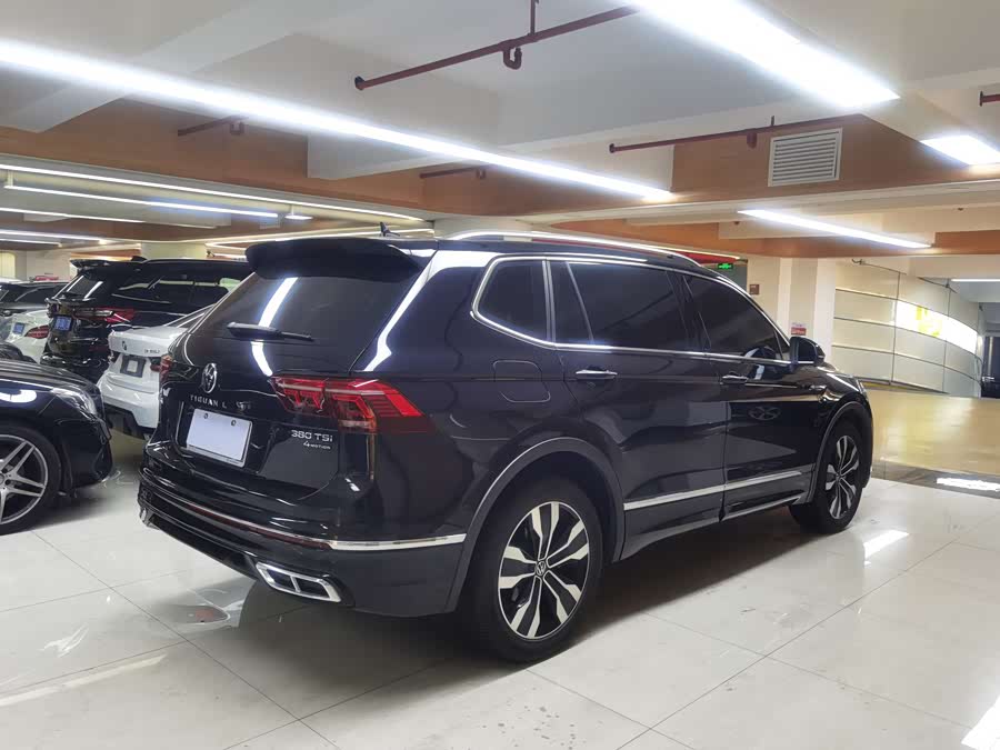 Volkswagen Tiguan L 2023 car image #7