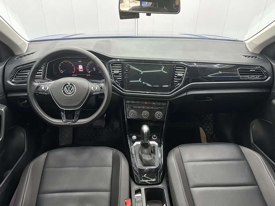 Volkswagen T-Roc 2022 car image #7