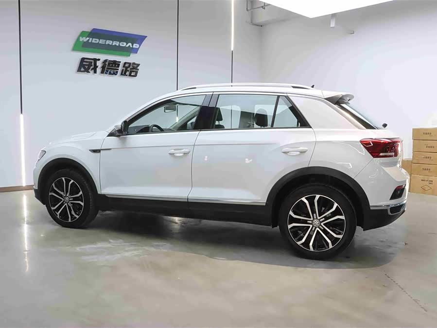 Volkswagen T-Roc 2020 car image #7