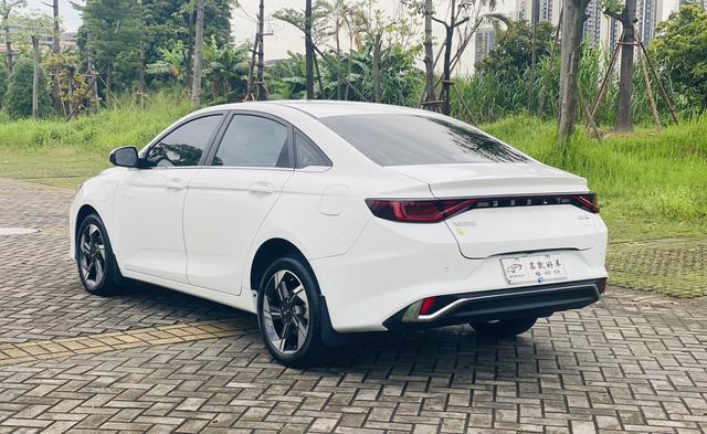 GEELY Emgrand L HiP 2023 immagine di auto #7