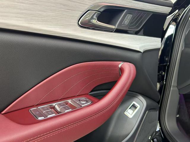 HongQi H5 PHEV 2025 #7 HongQi H5 PHEV 2025 car image #7