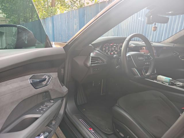 Audi RS e-tron GT 2024 car image #7