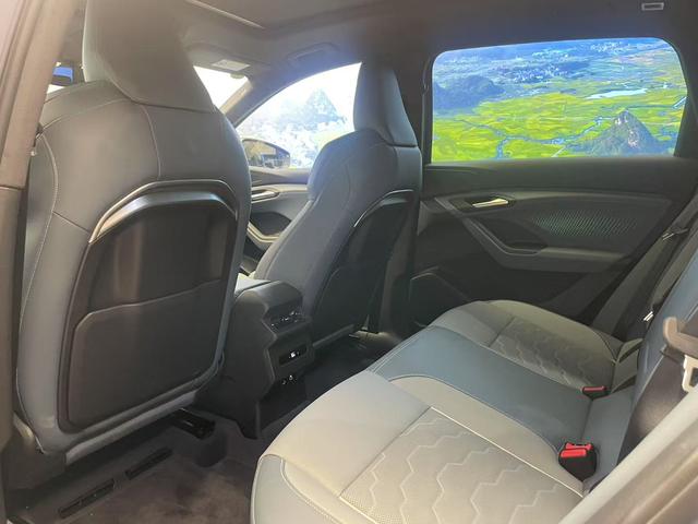 Audi Q6L Sportback e-tron 2025 car image #7