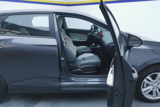 MG 4 EV 2024 #7 MG 4 EV 2024 car image #7