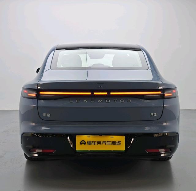 零跑汽车 零跑B01 2025 汽车图片 #7