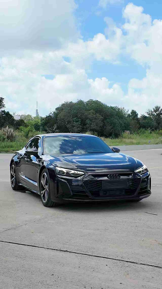 Audi RS e-tron GT 2024 car image #7