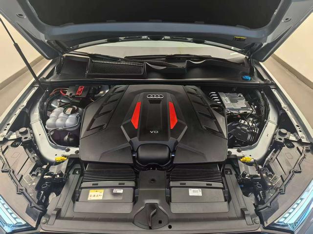 Audi SQ7 2024 car image #7