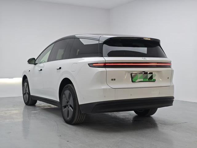 Li i8 2025 image de voiture #7