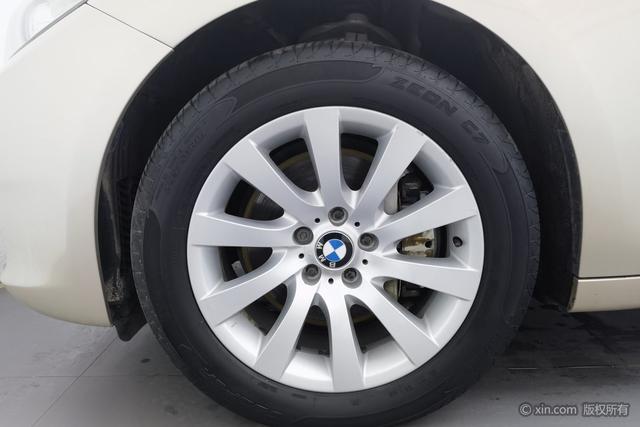 BMW 5 Series GT 2011 immagine di auto #7