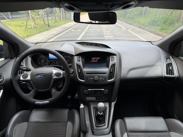 Ford Focus (Imported) 2013 #7 Ford Focus (Imported) 2013 صورة سيارة #7