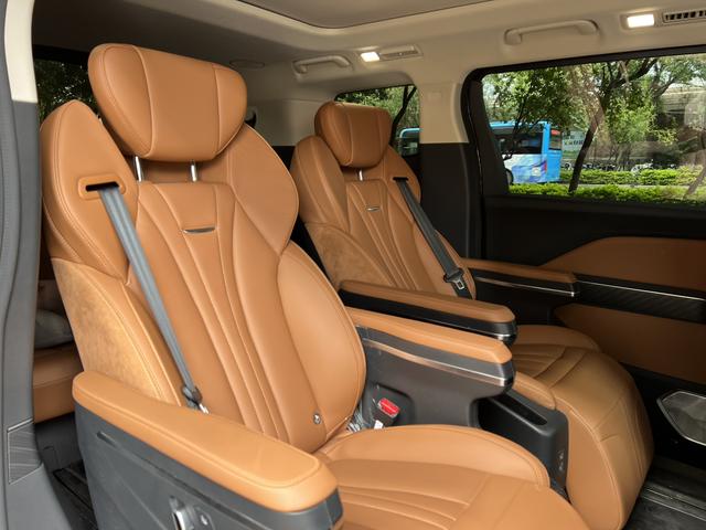 HongQi HQ9 PHEV 2024 #7 HongQi HQ9 PHEV 2024 car image #7