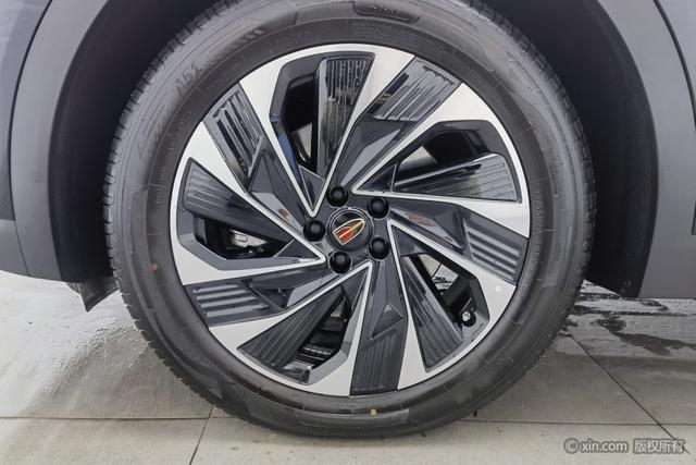 HongQi HS7 PHEV 2025 car image #7