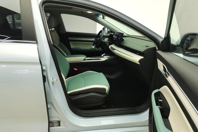 GEELY Emgrand L HiP 2022 #7 GEELY Emgrand L HiP 2022 صورة سيارة #7