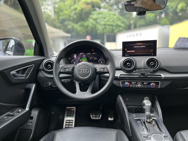 Audi Q2L e-tron 2020 car image #7