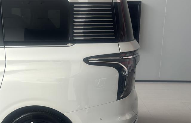 HongQi HQ9 2023 car image #7