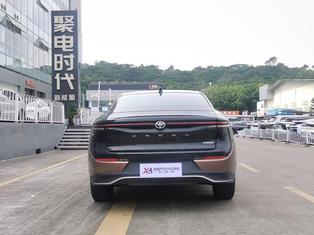 Toyota CrownSportCross 2023 image de voiture #7