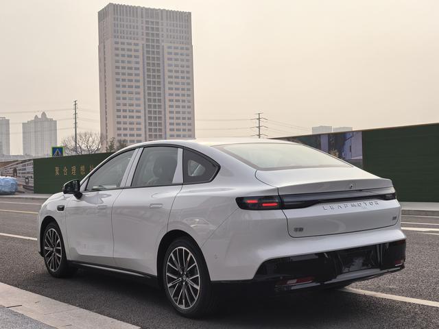 零跑汽车 零跑B01 2025 汽车图片 #7