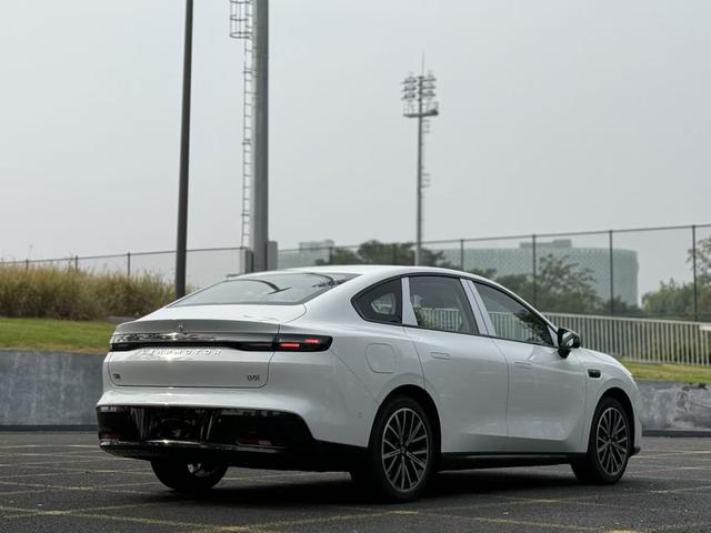 零跑汽车 零跑B01 汽车图片 #7