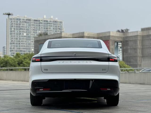 零跑汽车 零跑B01 汽车图片 #7