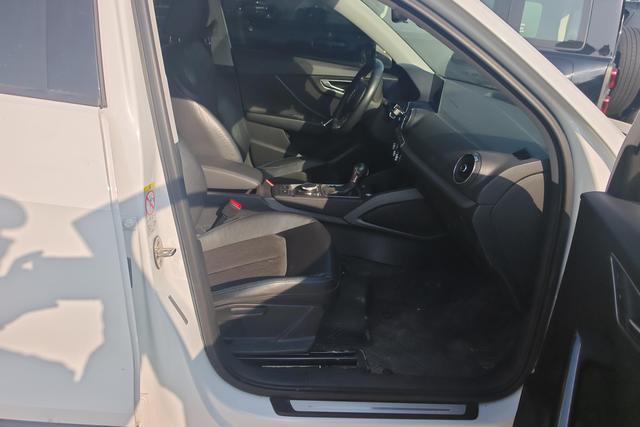 Audi Q2L e-tron 2020 imagen de coche #7