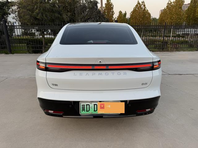 零跑汽车 零跑B01 2025 汽车图片 #7