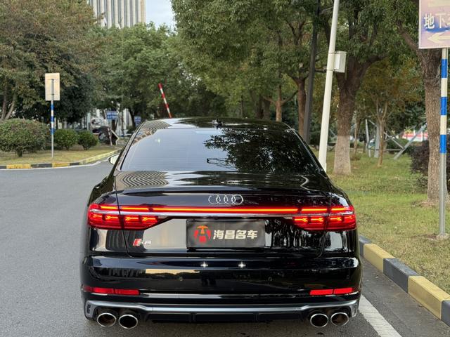 Audi S8 2021 car image #7