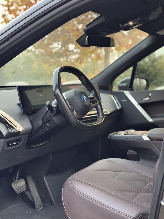 BMW iX 2022 car image #7