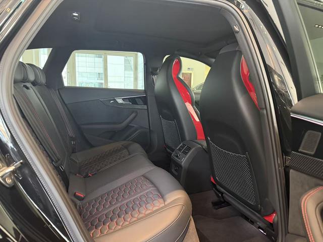 Audi RS 4 2023 car image #7