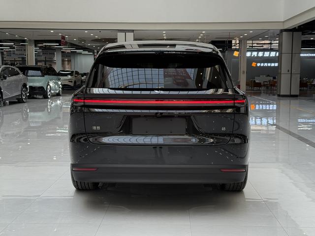 Li i8 2025 image de voiture #7