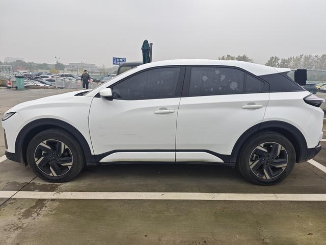 哪吒汽车 哪吒X 2023 汽车图片 #7