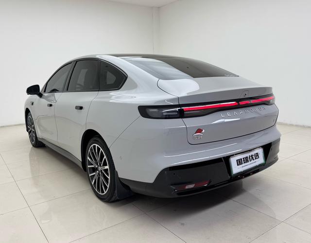 零跑汽车 零跑B01 2025 汽车图片 #7