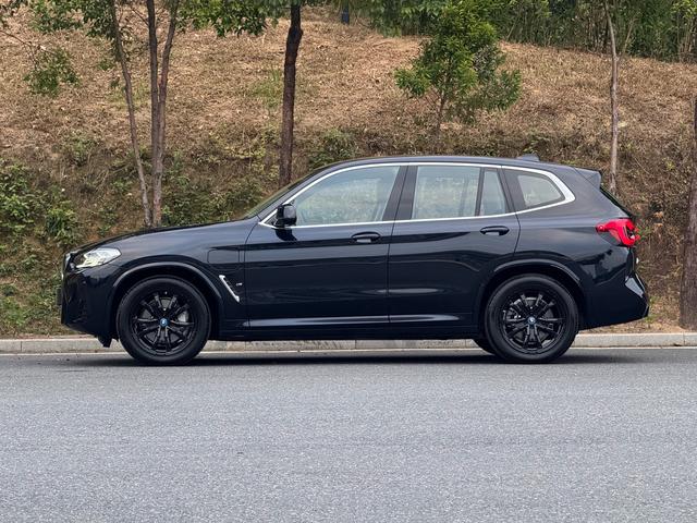 BMW iX3 2024 صورة سيارة #7