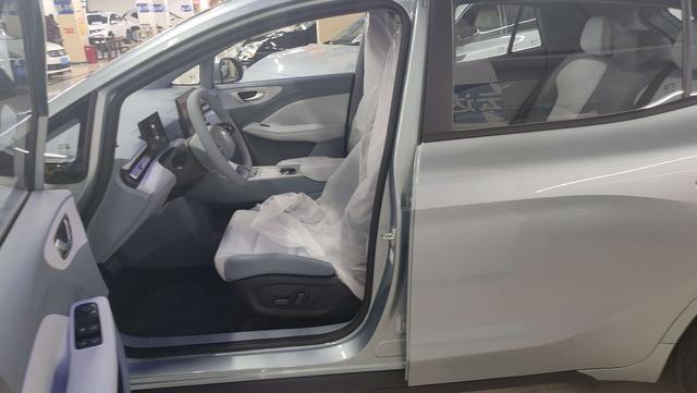 MG 4 EV 2025 immagine di auto #7