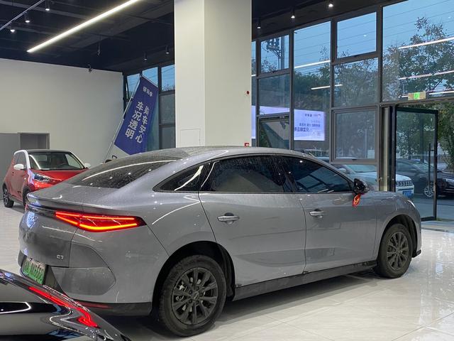 BYD e7 2025 car image #7