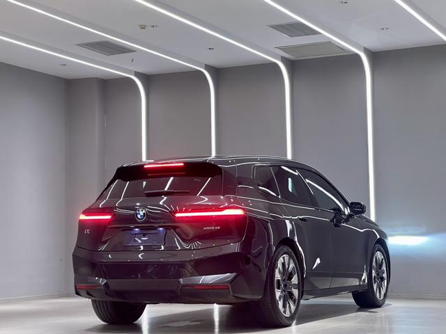 BMW iX 2022 car image #7