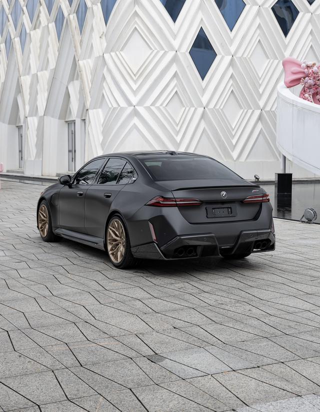 BMW M5 New Energy 2025 #7 BMW M5 New Energy 2025 car image #7