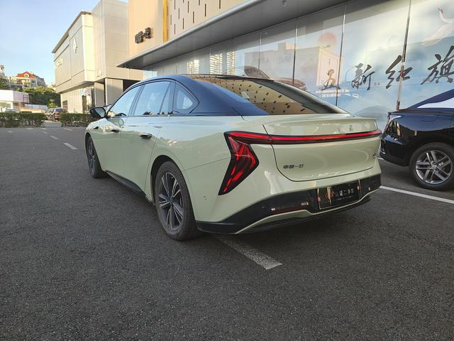 HongQi EH7 2024 car image #7