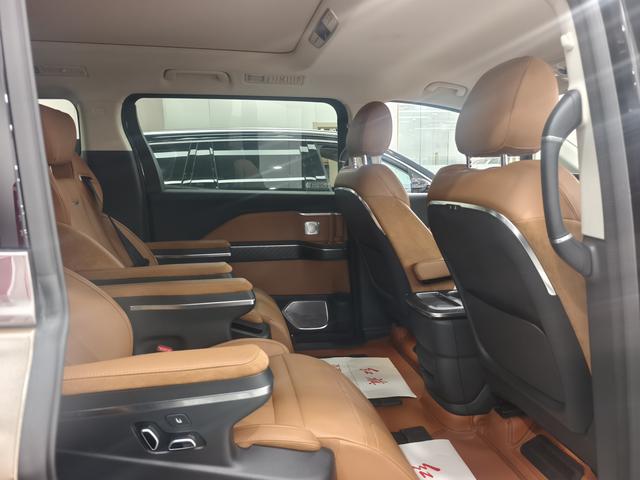 HongQi HQ9 PHEV 2024 #7 HongQi HQ9 PHEV 2024 car image #7