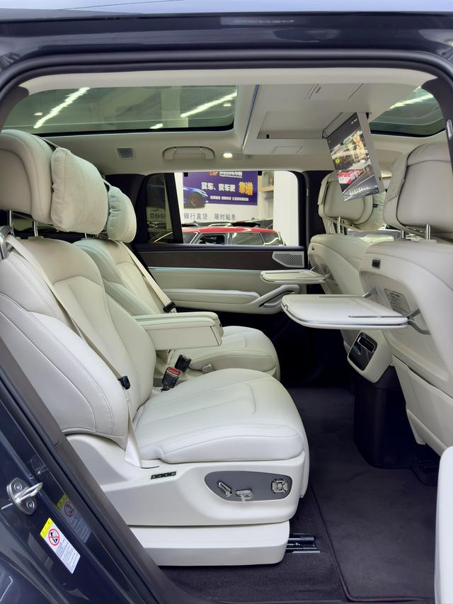 Denza N8 2025 صورة سيارة #7