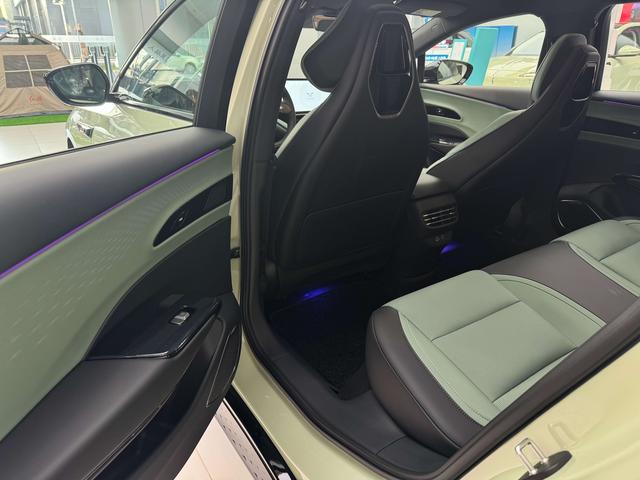 HongQi EH7 car image #7