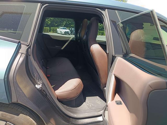 BMW iX 2023 car image #7